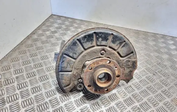 Volkswagen PASSAT B7 Front wheel hub