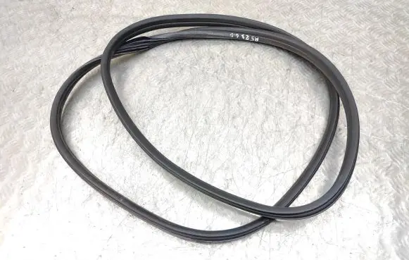 Peugeot 3008 I Rear door rubber seal (on body) 
