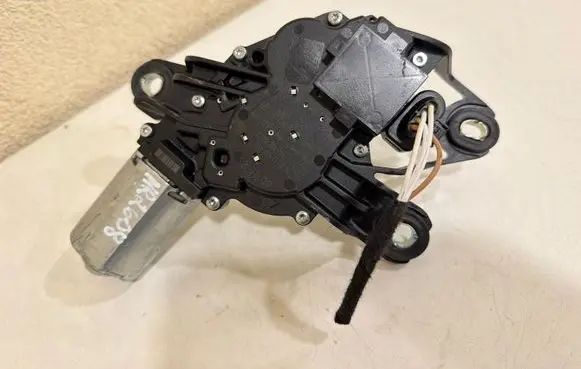 Volkswagen Golf Plus Rear window wiper motor 5K6955711B