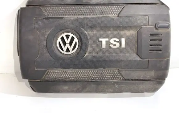 Volkswagen PASSAT B7 Engine cover (trim) 