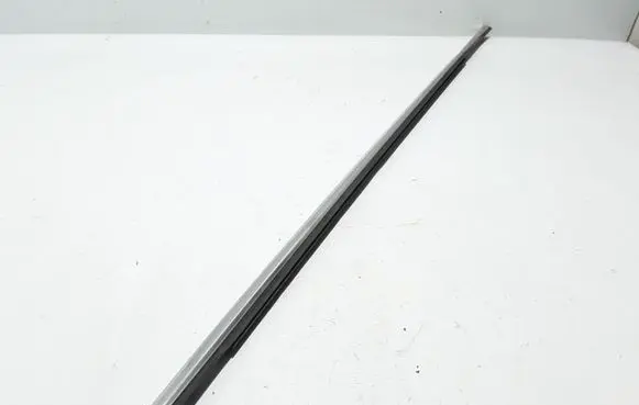 Renault Kadjar Front door glass trim molding 808212095R