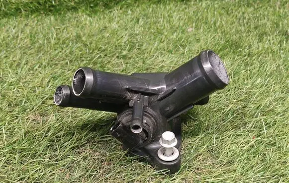 Chevrolet Cruze II Thermostat 12641073