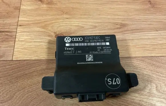 Volkswagen PASSAT B6 Gateway control module 3C0907530C 3C0907951A 402063