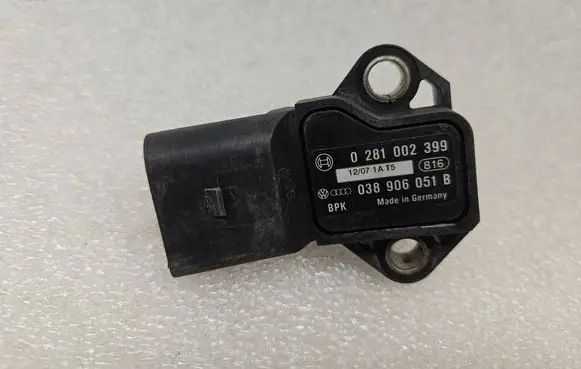 Audi A4 S4 B7 8E 8H Air pressure sensor 0281002399 038906051B