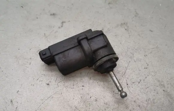 Headlight level adjustment motor