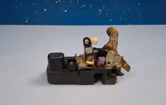 Chrysler Voyager Front door lock 4717803AB