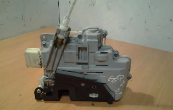 Audi Q7 4L Front door lock 3C2837016A
