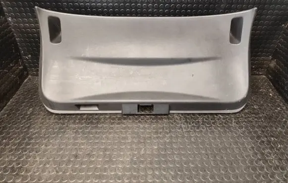 Tailgate trim
