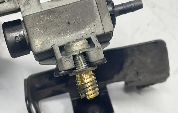 Vacuum valve