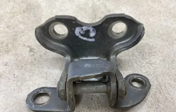 Toyota Prius (XW20) Rear door upper hinge 