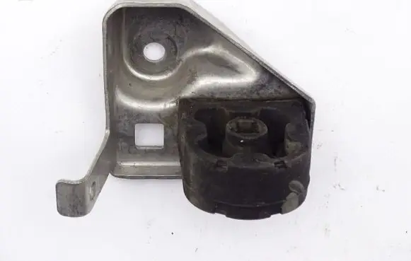 Maserati Quattroporte Muffler mount bracket/holder 670001528