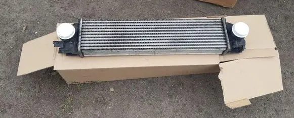 Volvo XC40 Intercooler radiator 31686408