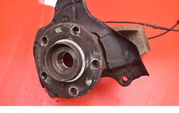 Front wheel hub spindle knuckle