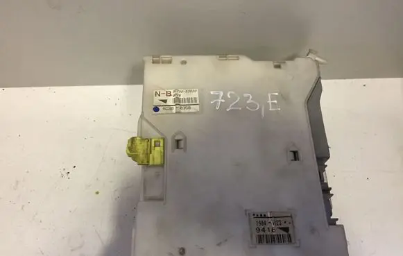 Lexus IS 220D-250-350 Fuse module 8273053020