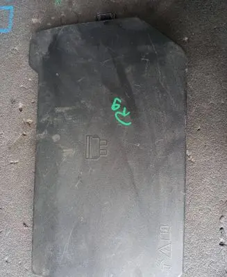 Volkswagen Crafter Fuse box cover 7C0882337