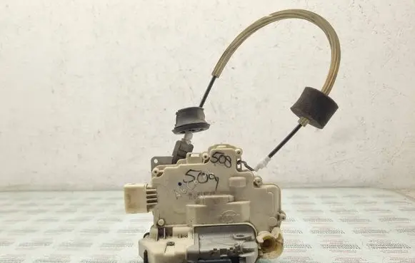 Audi A6 S6 C6 4F Front door lock 4F1837015