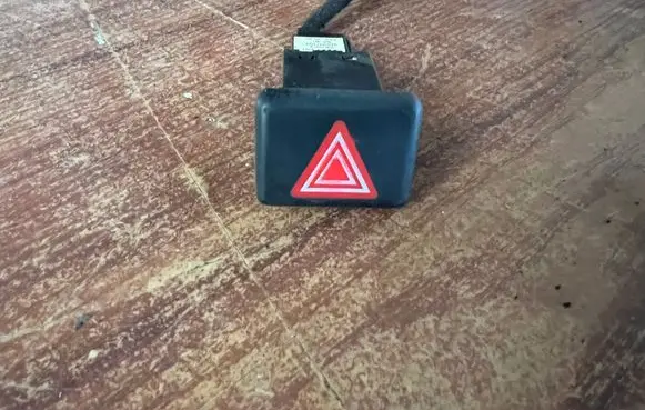 Audi A4 S4 B7 8E 8H Hazard light switch 8E0941509