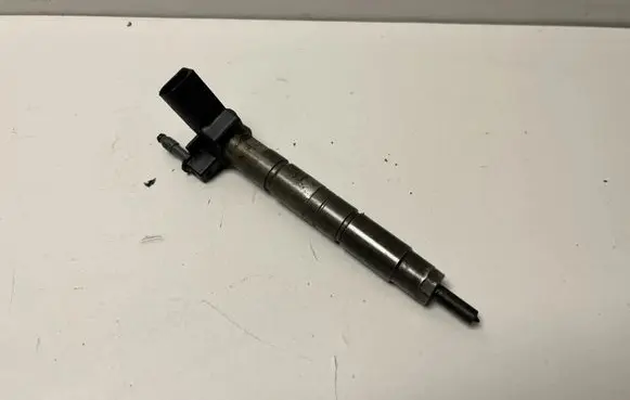 BMW X5 F15 Fuel injector 7823461 7823462