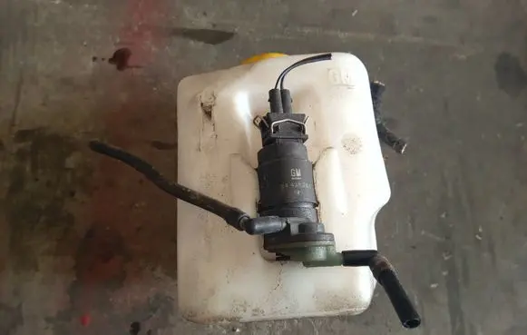 Opel Corsa C Windscreen/windshield washer pump 24439254