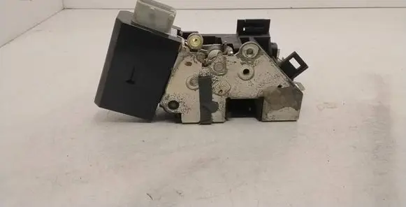 BMW 5 E39 Front door lock 8352165 40620751