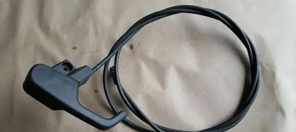 Volkswagen PASSAT B3 Engine bonnet (hood) release handle 3a1823533