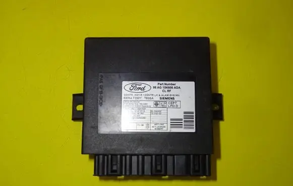 Ford Focus Comfort/convenience module 98AG15K600ADA 5WK47230Y