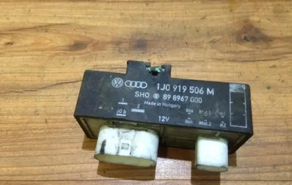Volkswagen Golf IV Coolant fan relay 1j0919506m 898967000