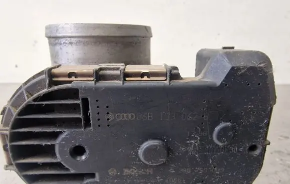 Audi A4 S4 B6 8E 8H Throttle valve 06B133062B
