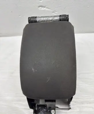 Volkswagen Golf V Armrest 