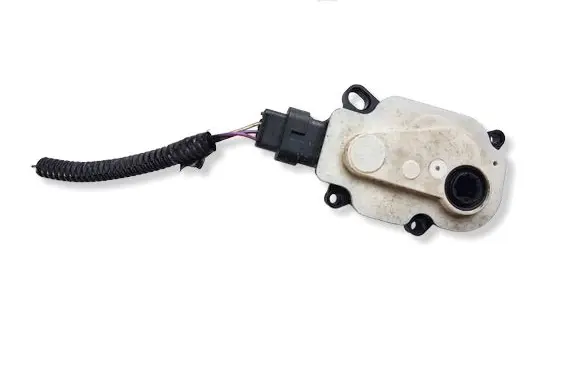 Ford Kuga II Air flap motor/actuator BM518476AB 6466R420 15005P01338