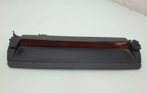 Third/center stoplight
