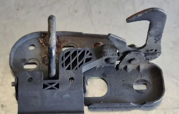 Volkswagen PASSAT B6 Engine bonnet/hood lock/latch loop/hook 3C0823480