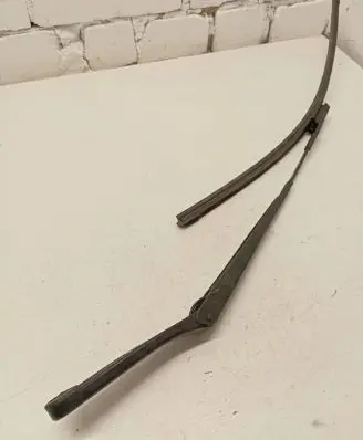 Volkswagen PASSAT B6 Front wiper blade arm 3C1955409E