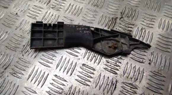 Toyota Avensis Verso Rear bumper mounting bracket 370N