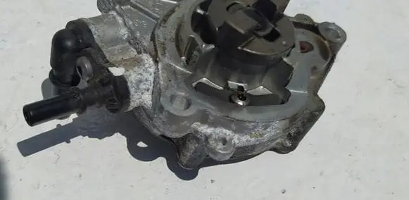 Peugeot 308 Vacuum pump