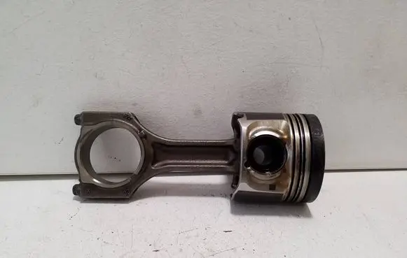 BMW X6 F16 Piston with connecting rod 84L110 7812585