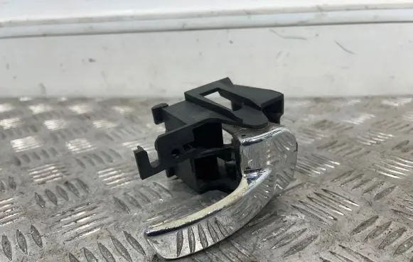 Nissan Pathfinder R51 Front door interior handle 