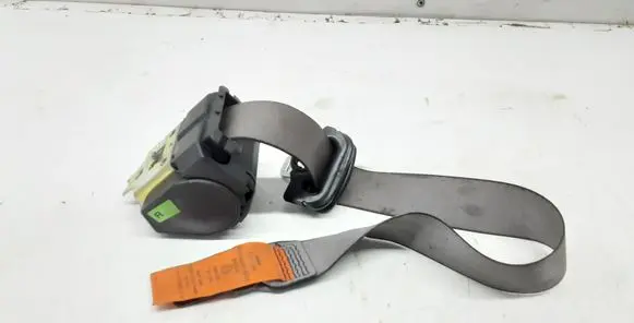 BMW 5 E39 Front seatbelt 8217386
