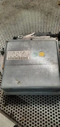 Mercedes-Benz E W210 Engine control unit/module A0205453732 0281001461