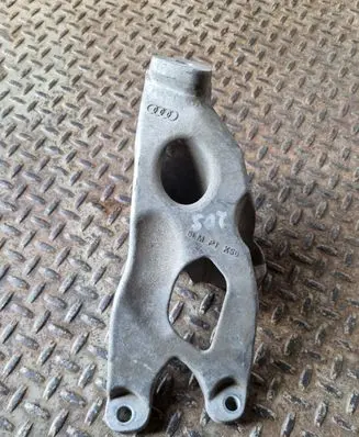 Audi A4 S4 B8 8K Engine mounting bracket 8K0199307BE