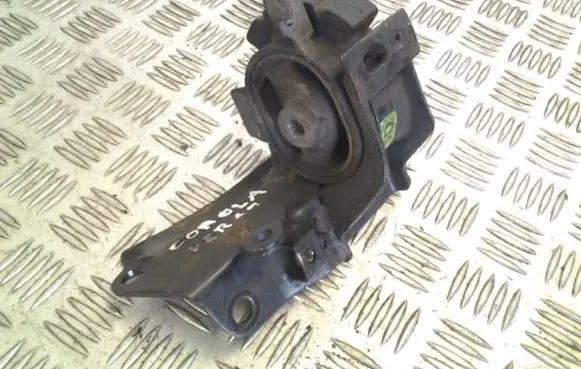 Toyota Avensis T250 Engine mount bracket