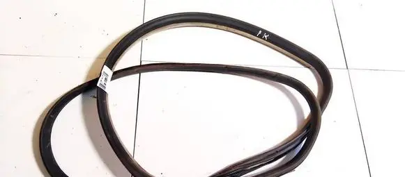 Audi A4 S4 B5 8D Rubber seal front coupe door 