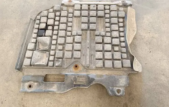 Engine splash shield/under tray
