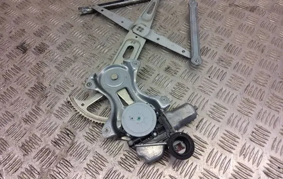 Toyota Prius (XW30) Front door window regulator with motor 85720-47110