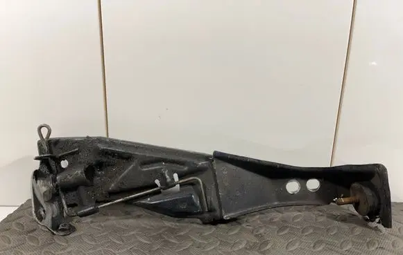 Audi A6 S6 C4 4A Radiator mount bracket 4A0805808