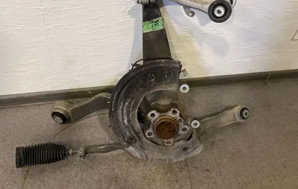 BMW 5 G30 G31 G38 Front wheel hub spindle knuckle 6861177