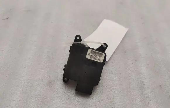 Volkswagen PASSAT B8 USA Air flap motor/actuator 561907511E