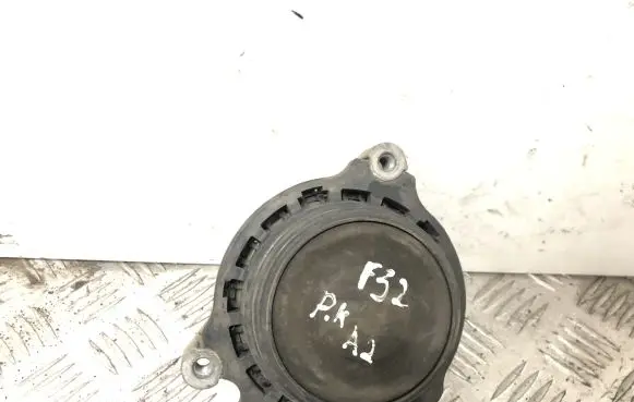 BMW 4 F32 F33 Engine mount bracket 6787657