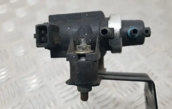 BMW 5 E39 Turbo solenoid valve 2246175