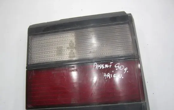 Volkswagen PASSAT B4 Tailgate rear/tail lights 333945107